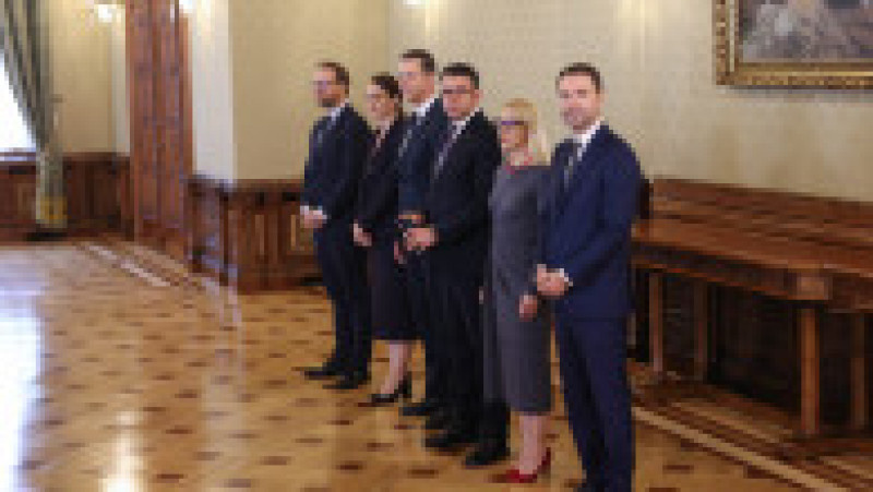 Nicușor Dan, președintele României, se întâlnește cu reprezentanții USR în timpul consultărilor cu partidele şi formaţiunile politice parlamentare în vederea desemnării candidatului la funcţia de prim-ministru, la Palatul Cotroceni din București, 19 iunie 2025. Inquam Photos / George Călin | Poza 8 din 10