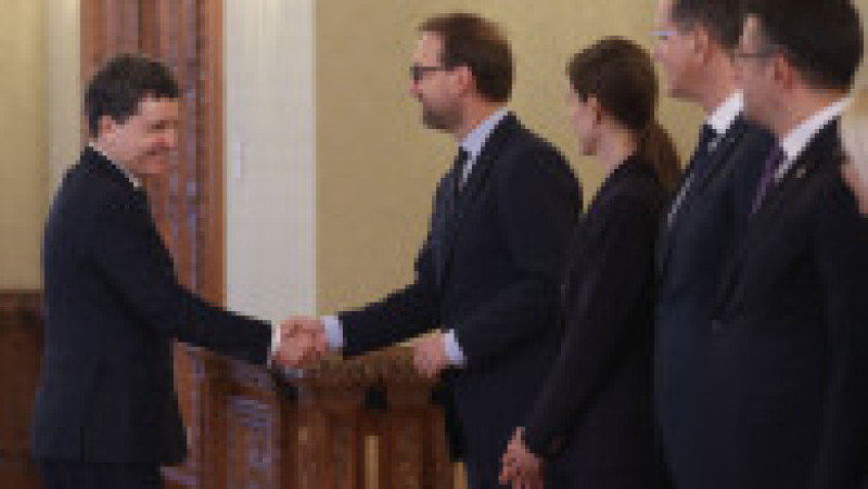 Nicușor Dan, președintele României, se întâlnește cu reprezentanții USR în timpul consultărilor cu partidele şi formaţiunile politice parlamentare în vederea desemnării candidatului la funcţia de prim-ministru, la Palatul Cotroceni din București, 19 iunie 2025. Inquam Photos / George Călin | Poza 9 din 10