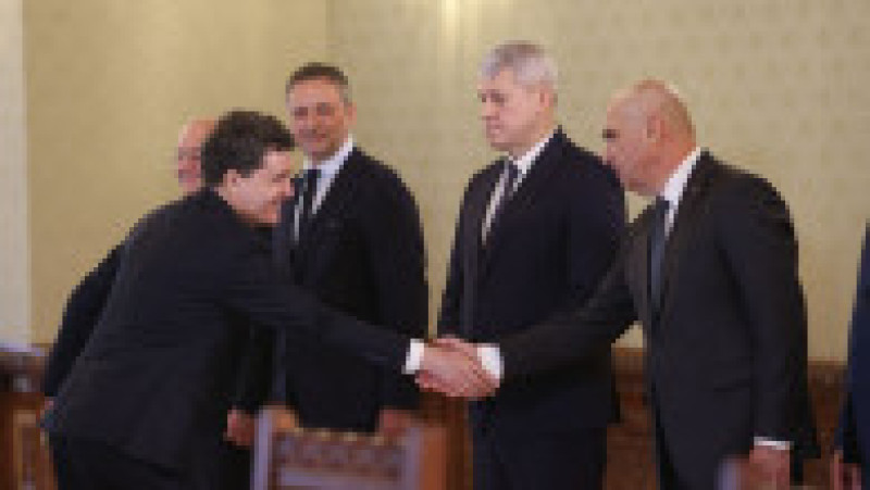 Nicușor Dan, președintele României, se întâlnește cu reprezentanții PNL în timpul consultărilor cu partidele şi formaţiunile politice parlamentare în vederea desemnării candidatului la funcţia de prim-ministru, la Palatul Cotroceni din București, 19 iunie 2025. Inquam Photos / George Călin | Poza 5 din 10