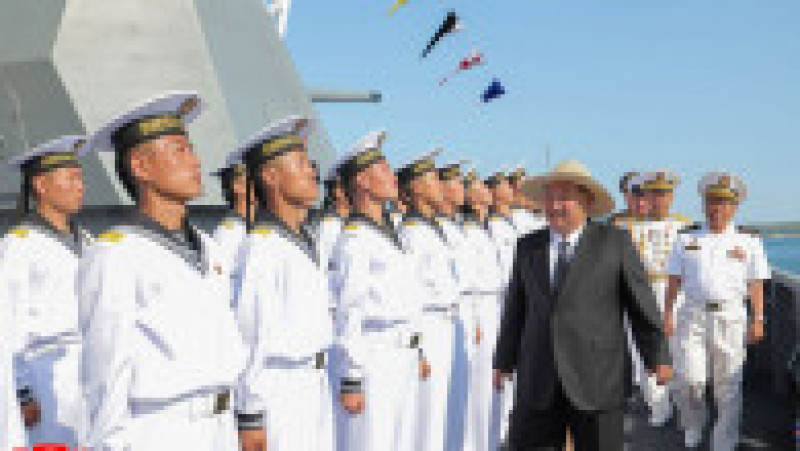Kim Jong-un și fiica sa Ju Ae au participat la ceremonia de lansare a navei „Kang Kon” la șantierul naval Rajin. Sursa foto: Profimedia Images | Poza 2 din 11