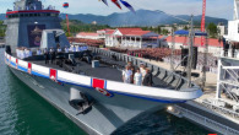 Kim Jong-un și fiica sa Ju Ae au participat la ceremonia de lansare a navei „Kang Kon” la șantierul naval Rajin. Sursa foto: Profimedia Images | Poza 6 din 11