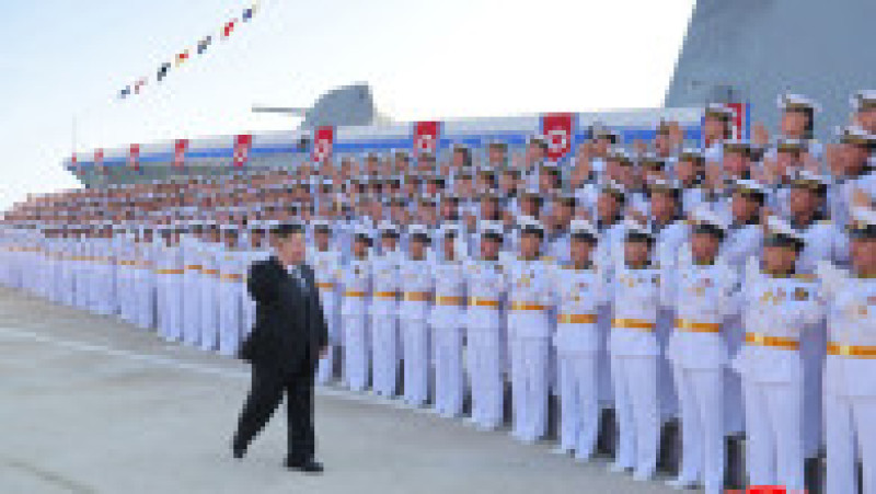 Kim Jong-un și fiica sa Ju Ae au participat la ceremonia de lansare a navei „Kang Kon” la șantierul naval Rajin. Sursa foto: Profimedia Images | Poza 4 din 11