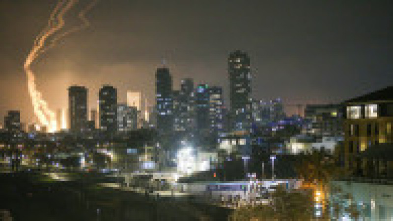 Armata iraniană lansează atacuri de represalii în urma atacurilor Israelului asupra mai multor orașe iraniene, la Tel Aviv, Israel, pe 13 iunie 2025. Foto: Profimedia | Poza 13 din 19