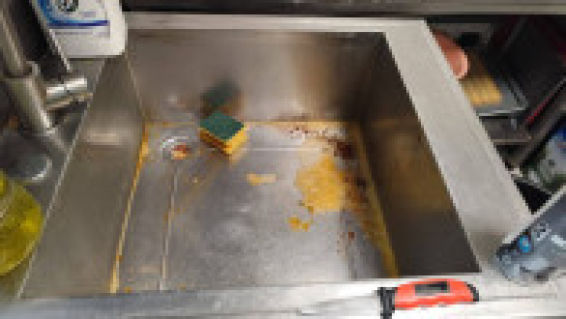 Nereguli descoperite de inspectorii ANSVSA la firma de catering. Foto: ANSVSA/ Facebook | Poza 3 din 10