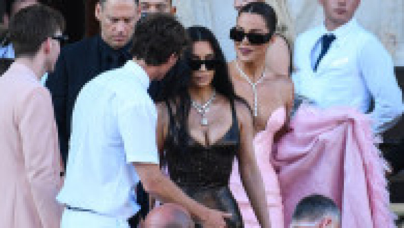Kim și Khloe Kardashian au participat la nuntă. Foto: Profimedia | Poza 3 din 7