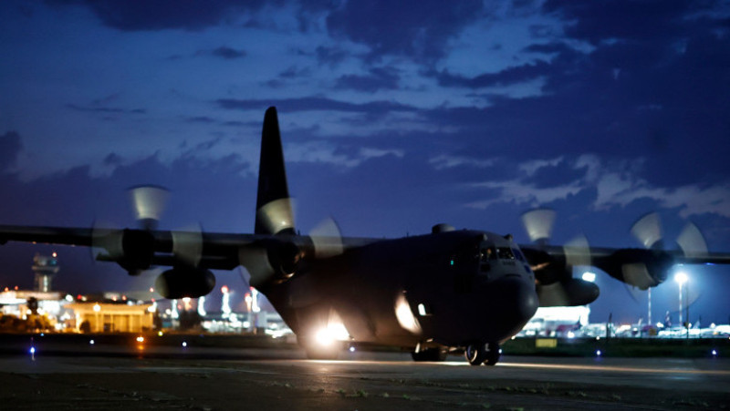 Sosirea cetățenilor români din zona de conflict armat din Orientul Apropiat repatriați în România. Foto: gov.ro