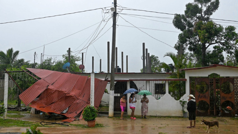 Mai multe zone din sudul Mexicului au fost grav afectate de uraganul Erick, care a provocat distrugeri masive, inundații și pagube materiale. Foto: Profimedia