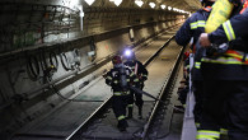 Imagini din timpul intervențiilor desfășurate la stația de metrou Academia Militară, în cadrul exercițiului național Seism 2025. Foto: IGSU | Poza 5 din 7