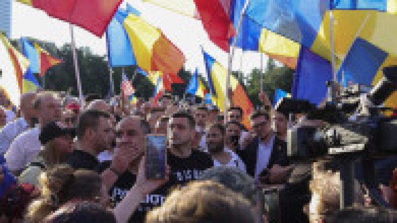 Reprezentanți și simpatizanți ai AUR protestează în București împotriva „austerității” pregătite de viitoarea coaliție de guvernare. Inquam Photos / Octav Ganea | Poza 11 din 15