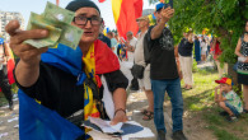 Reprezentanti si simpatizanti ai partidului AUR protesteaza in Bucuresti, 22 iunie 2025. Inquam Photos / Tudor Pană | Poza 2 din 15