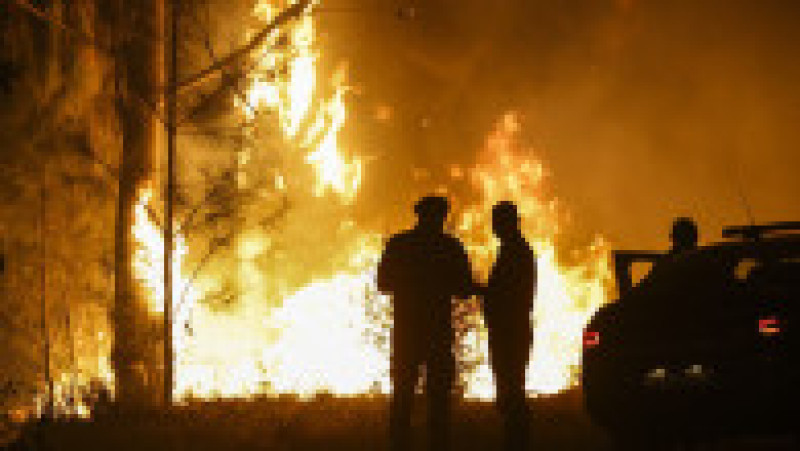 Pompierii luptă împotriva unui incendiu forestier în Arouca, nordul Portugaliei, pe 30 iulie 2025. Foto: Profimedia | Poza 7 din 9