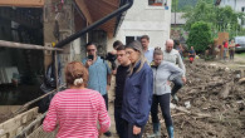 Ministra Mediului, la locurile afectate de inundații | Poza 2 din 4