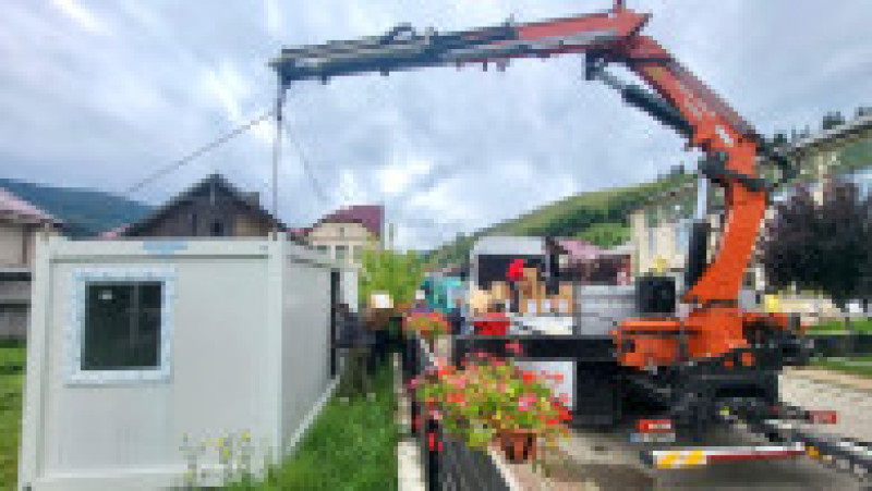 Ajutoare umanitare de urgență pentru sinistrați. Foto- Guvern | Poza 3 din 4