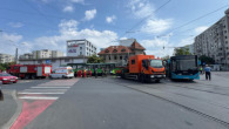 Accident între un tramvai și un autobuz al STB, la intersecția șos Progesului cu Calea 13 Septembrie. Foto: ISU B-If | Poza 1 din 10
