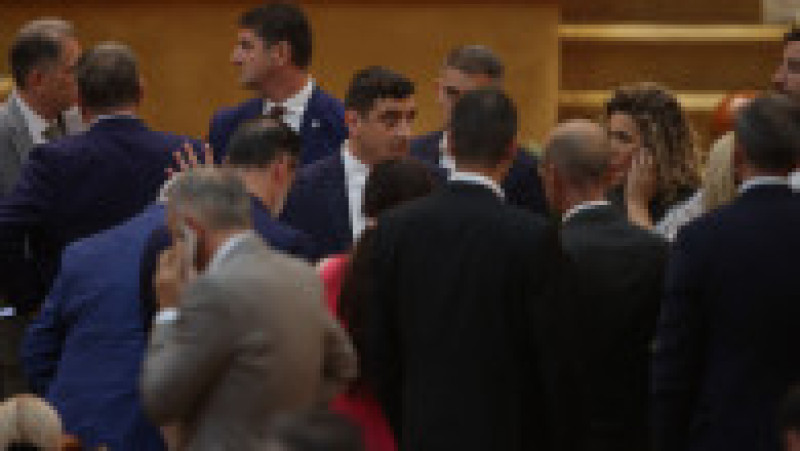 Guvernul își angajează răspunderea pe pachetul de măsuri fiscale și bugetare pentru limitarea cheltuielilor publice, la Palatul Parlamentului din București, 7 iulie 2025. Inquam Photos / George Călin | Poza 9 din 9