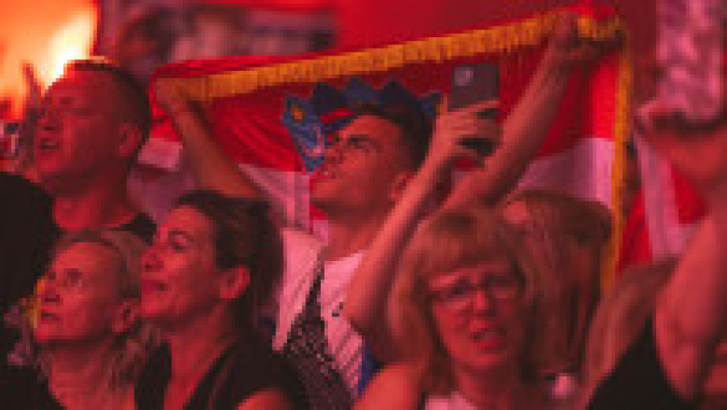 Fanii lui Marko Perkovic, alias Thompson, în timpul concertului. Foto: Profimedia | Poza 3 din 3