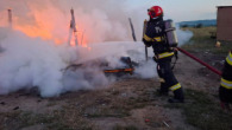 Incendiu devastator în Bihor. Foto. ISU Crișana | Poza 3 din 4