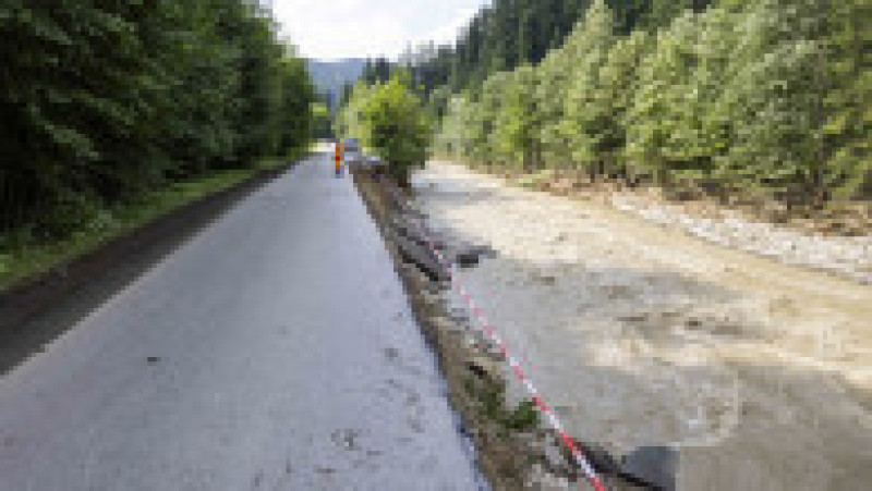Urmari ale inundatiilor aparute in urma unor ploi torentiale in amonte de localitatea Brosteni, judetul Suceava, 28 iulie 2025. FOTO. Inquam Photos / Casian Mitu | Poza 6 din 8