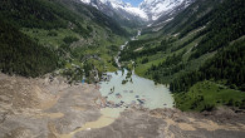 Elvețienii vor să își protejeze satele alpine vechi de sute de ani și să își păstreze stilul de viață montan, în ciuda pericolului mare și a costurilor uriașe. Foto: Profimedia Images | Poza 9 din 10