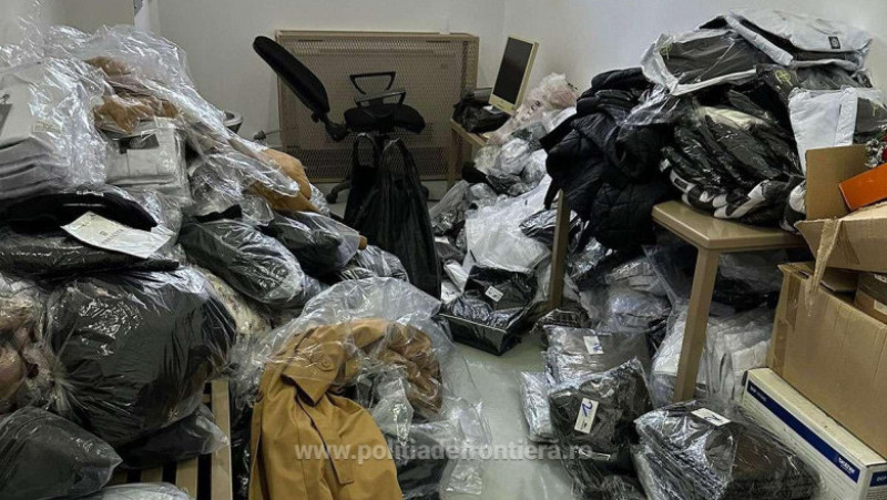 Bunuri contrafăcute de peste 1 milion de euro, descoperite de polițiștii de frontieră din Garda de Coastă. Foto. Poliția de Frontieră