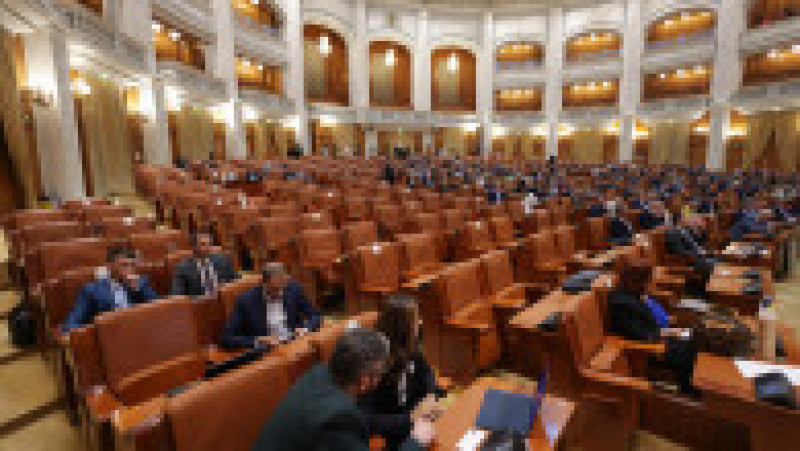 Dezbatere și vot asupra celor patru moţiuni de cenzură depuse de AUR, S.O.S România şi POT la adresa Guvernului Ilie Bolojan, în urma angajării răspunderii pe cinci proiecte de lege care cuprind măsurile din pachetul doi de reformă, la Palatul Parlamentului din București, 7 septembrie 2025. Foto: Inquam Photos / George Călin | Poza 3 din 10