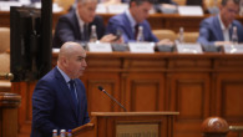 Ilie Bolojan, la ședința de dezbatere și vot asupra celor patru moţiuni de cenzură depuse de AUR, S.O.S România şi POT la adresa Guvernului, în urma angajării răspunderii pe cinci proiecte de lege care cuprind măsurile din pachetul doi de reformă, la Palatul Parlamentului din București, 7 septembrie 2025. Foto: Inquam Photos / George Călin | Poza 1 din 10