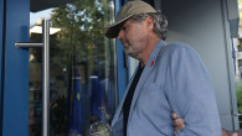 Jurgen Faff este escortat de către polițiști ai Serviciului de Investigare a Criminalităţii Economice în sediul secției 1 de Poliție din București, 15 septembrie 2025. Foto: Inquam Photos / George Călin | Poza 5 din 5