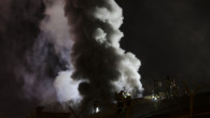 Incendiu în la hala Antrefrig. Sursa foto: Inquam Photos / George Călin | Poza 1 din 11