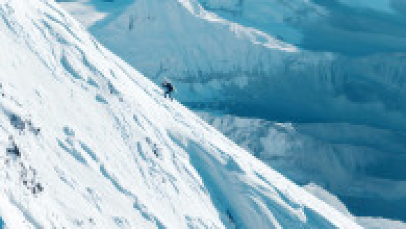 Andrzej Bargiel, polonezul care a făcut istorie coborând Everestul pe schiuri, fără oxigen suplimentar. Foto: Profimedia | Poza 2 din 6