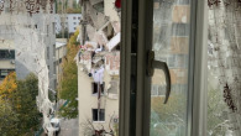 Apartamente distruse de explozia din Rahova FOTO: imagini amator | Poza 6 din 7