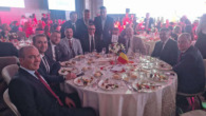 Victor Ponta, alături de Makaveli și foști parlamentari ai POT, SOS sau AUR | Poza 1 din 2