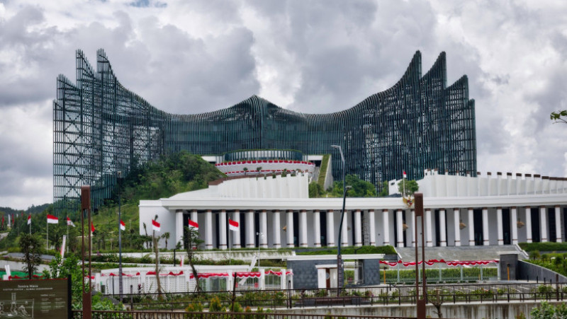 O mare parte din Nusantara se află în continuare sub construcție. Orașul pare mai degrabă o atracție turistică decât un oraș ce va deveni noua capitală a Indoneziei. Foto: Profimedia Images