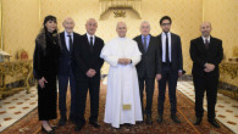 Papa Leon i-a dăruit actorului Robert de Niro un rozariu. Foto: Profimedia | Poza 1 din 4