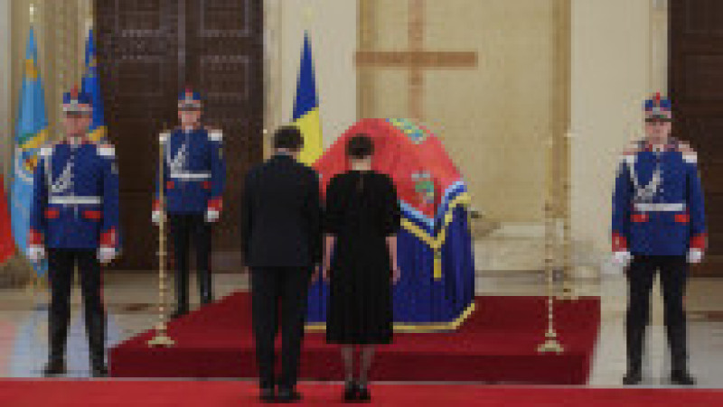 Nicușor Dan, președintele României, participă la ceremonia organizată cu ocazia repatrierii rămășițelor pământești aparținând ultimului domn al Moldovei, Grigore Alexandru Ghyka, la palatul Cotroceni din București, 9 noiembrie 2025. Inquam Photos / George Călin | Poza 4 din 5