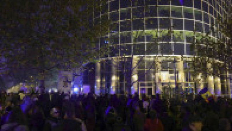 Imagini de la cele două acțiuni organizate în apropierea sediului ICCJ, unul împotriva Liei Savonea organizat de mai multe asociatii civile și unul de sustinere a acesteia, organizat de avocați, București, 14 noiembrie 2025. Foto: Inquam Photos/ Octav Ganea | Poza 3 din 5