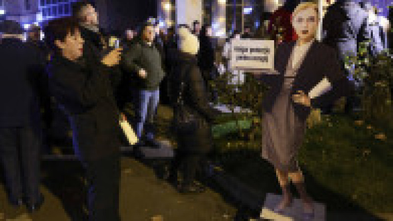 Imagini de la cele două acțiuni organizate în apropierea sediului ICCJ, unul împotriva Liei Savonea organizat de mai multe asociatii civile și unul de sustinere a acesteia, organizat de avocați, București, 14 noiembrie 2025. Foto: Inquam Photos/ Octav Ganea | Poza 5 din 5