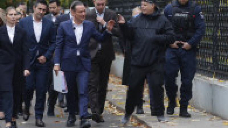 Daniel Băluță, candidatul PSD la alegerile pentru funcția de primar general al Capitalei își depune dosarul de candidatură la Biroul Electoral Municipal din București, 15 noiembrie 2025. Inquam Photos/ George Călin | Poza 1 din 9