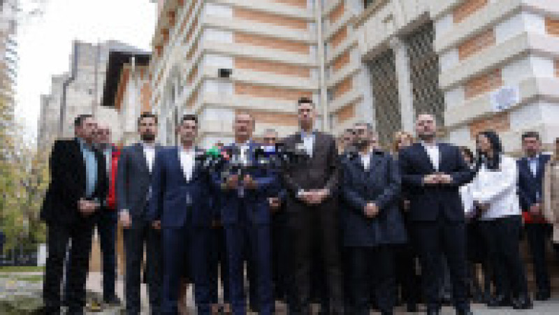 Daniel Băluță, candidatul PSD la alegerile pentru funcția de primar general al Capitalei își depune dosarul de candidatură la Biroul Electoral Municipal din București, 15 noiembrie 2025. Inquam Photos/ George Călin | Poza 2 din 9