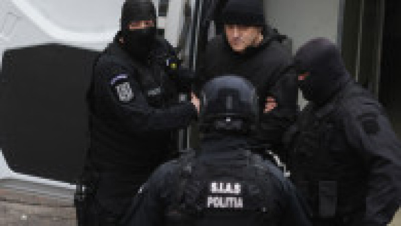 Horațiu Potra este escortat de polițiști în sediul Curții de Apel București, 21 noiembrie 2025. Foto: Inquam Photos / George Călin | Poza 3 din 4