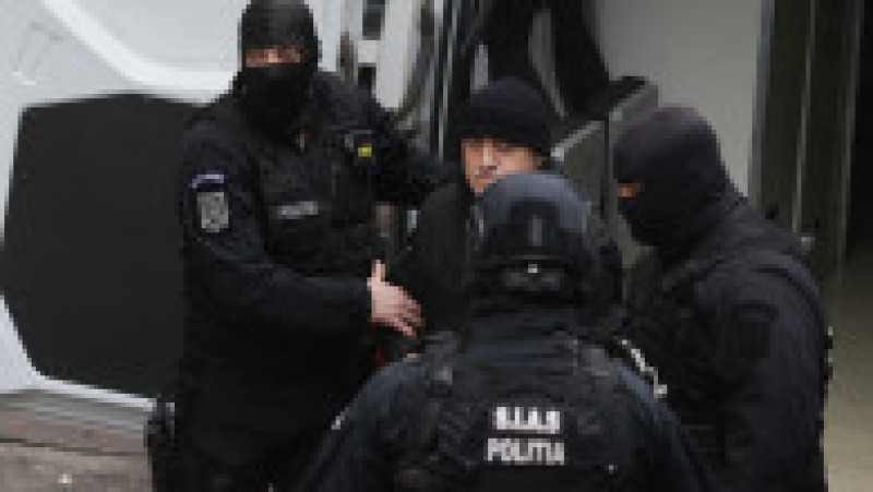 Horațiu Potra este escortat de polițiști în sediul Curții de Apel București, 21 noiembrie 2025. Foto: Inquam Photos / George Călin | Poza 2 din 4