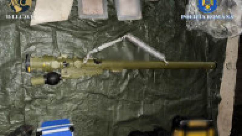 Vameșii au descoperit 18 rachete antitanc portabil, 8 lansatoare de grenade anti-tanc, un sistem portabil de apărare antiaeriană  și piese ale unei drone. | Poza 5 din 8