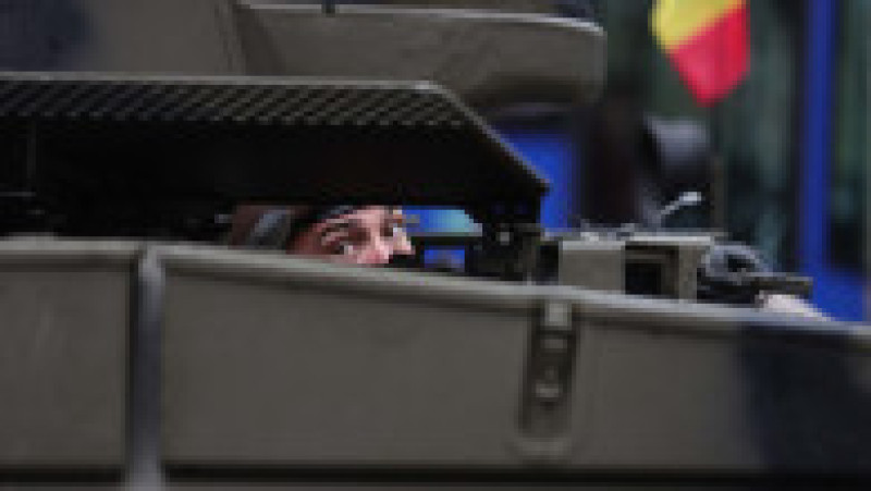 Soldați se pregătesc pentru începerea paradei militare de Ziua Națională a României, în București, 1 decembrie 2025. Foto: Inquam Photos/ Octav Ganea | Poza 21 din 24