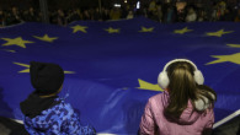 Mai multe persoane participă la Marșul „Împreună pentru Justiție!”, din Piața Universității spre Piața Victoriei, în București, 14 decembrie 2025. Foto: Inquam Photos / Octav Ganea | Poza 3 din 6