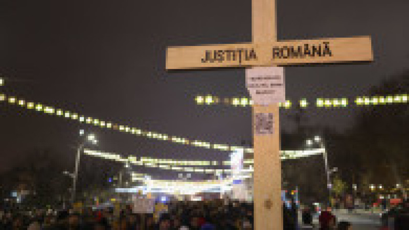 Mai multe persoane participă la Marșul „Împreună pentru Justiție!”, din Piața Universității spre Piața Victoriei, în București, 14 decembrie 2025. Foto: Inquam Photos / Octav Ganea | Poza 2 din 6