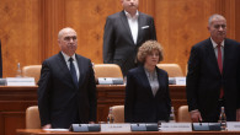 Dezbaterea și votul asupra moțiunii de cenzură împotriva guvernului condus de Ilie Bolojan intitulată „România nu este de vânzare - fără progresiști la guvernare”, inițiată de grupul parlamentar PACE – Întâi România (fost SOS România) și susținută de AUR, la Palatul Parlamentului din București, 15 decembrie 2025. Foto: Inquam Photos / George Călin | Poza 4 din 8