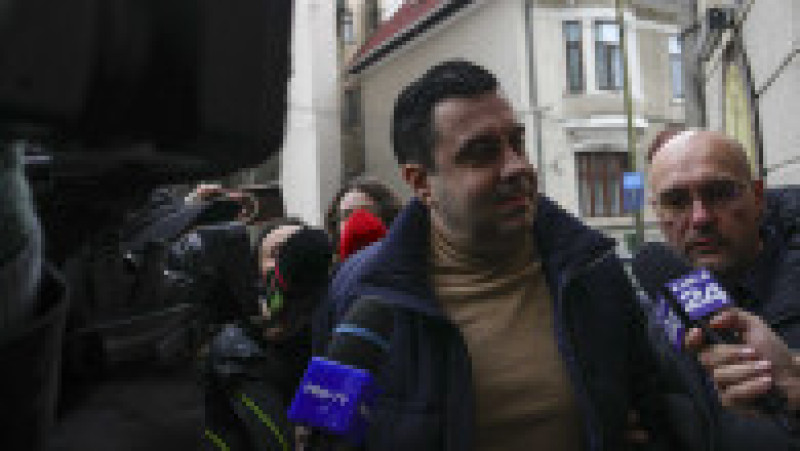 Fostul ministru al transporturilor, Razvan Cuc, este adus la sediul DNA, in Bucuresti, 16 decembrie 2025. Foto: Inquam Photos / Octav Ganea | Poza 1 din 5