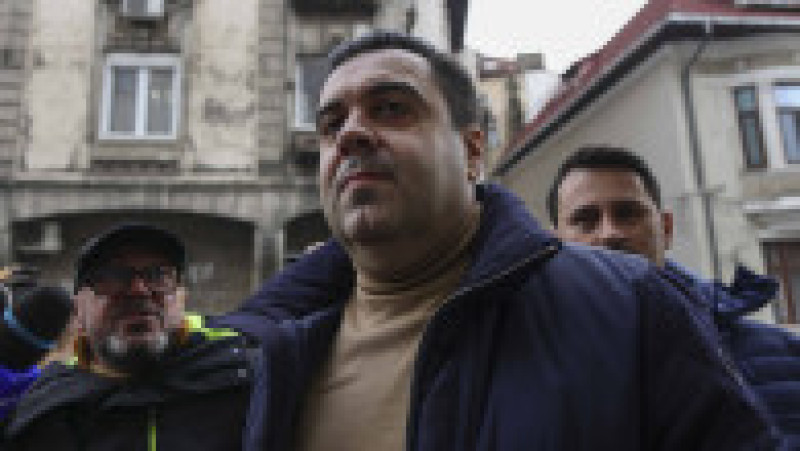Fostul ministru al transporturilor, Razvan Cuc, este adus la sediul DNA, in Bucuresti, 16 decembrie 2025. Foto: Inquam Photos / Octav Ganea | Poza 3 din 5