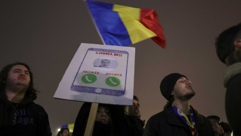 „Justiție, nu corupție”. Proteste în București, Cluj și Iași: manifestanții au cerut demiteri la vârful Justiției și reforme imediate 2 Aproximativ o mie de persoane au protestat în Piața Victoriei, în urma materialului Recorder privind funcționarea Justiției în România, cerând demisia Liei Savonea, București, 11 decembrie 2025.
Foto: Inquam Photos / Octav Ganea