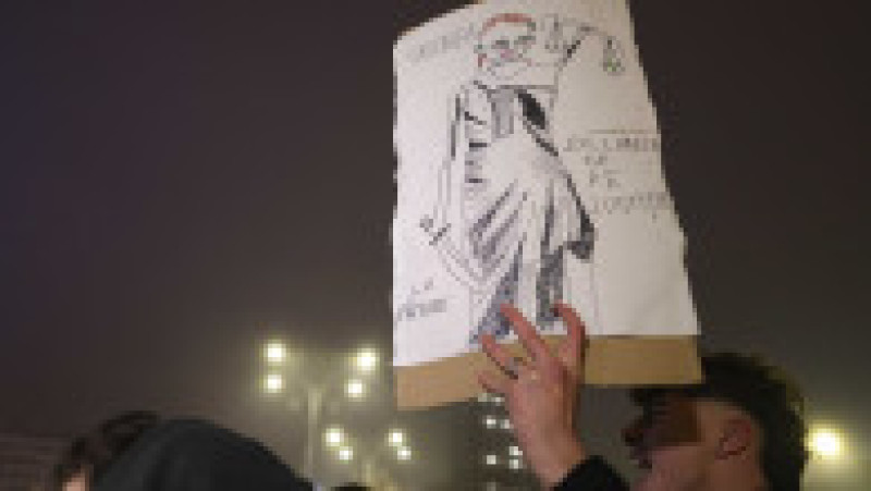 Aproximativ o mie de persoane au protestat în Piața Victoriei, în urma materialului Recorder privind funcționarea Justiției în România, cerând demisia Liei Savonea, București, 11 decembrie 2025.
Foto: Inquam Photos / Octav Ganea | Poza 3 din 8
