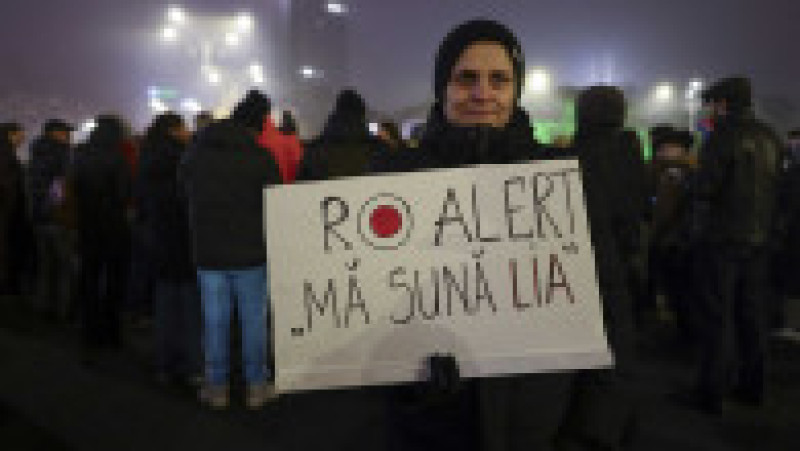 Aproximativ o mie de persoane au protestat în Piața Victoriei, în urma materialului Recorder privind funcționarea Justiției în România, cerând demisia Liei Savonea, București, 11 decembrie 2025.
Foto: Inquam Photos / Octav Ganea | Poza 7 din 8